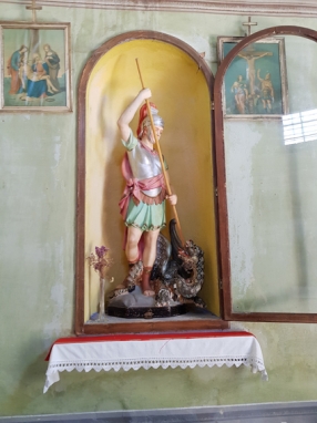 La statua di San Giorgio al suo interno