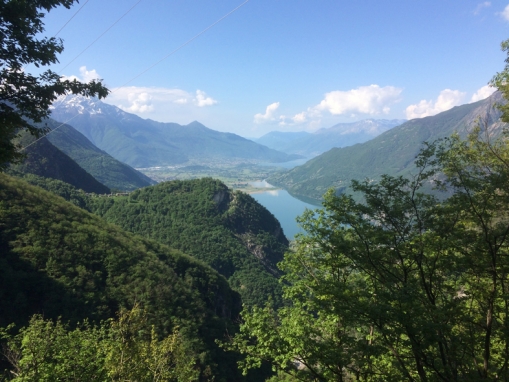 Il Tracciolino offre scorci sui due laghi Mezzola-Como