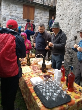 Il banco aperitivo allestito